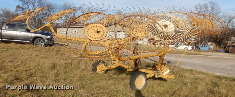 image for item KW9778 Vermeer WR24  hay rake