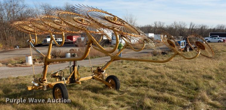 image for item KW9778 Vermeer WR24  hay rake