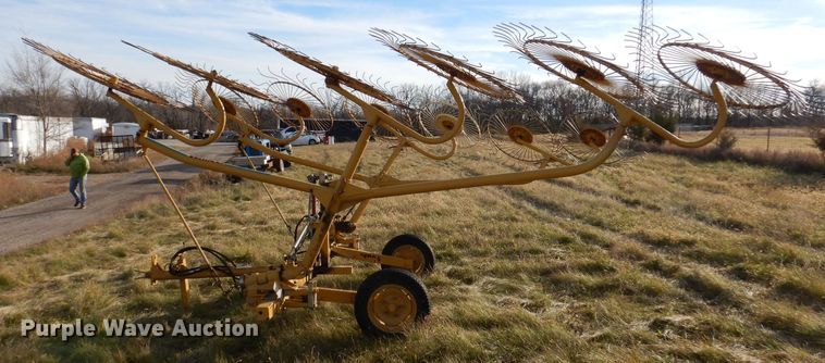 image for item KW9778 Vermeer WR24  hay rake