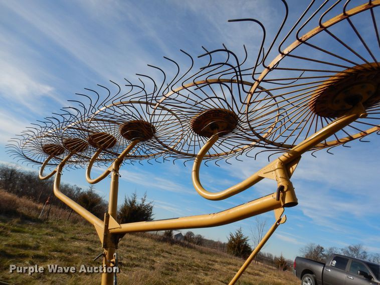 image for item KW9778 Vermeer WR24  hay rake