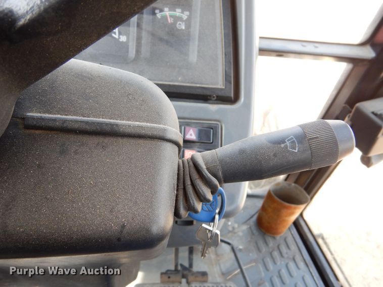 image for item LB9910 2000 New Holland TS100  tractor