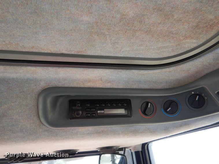 image for item LB9910 2000 New Holland TS100  tractor