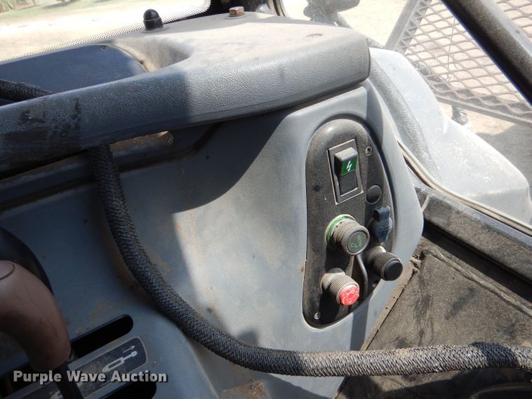 image for item LB9910 2000 New Holland TS100  tractor