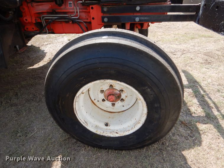 image for item LB9910 2000 New Holland TS100  tractor