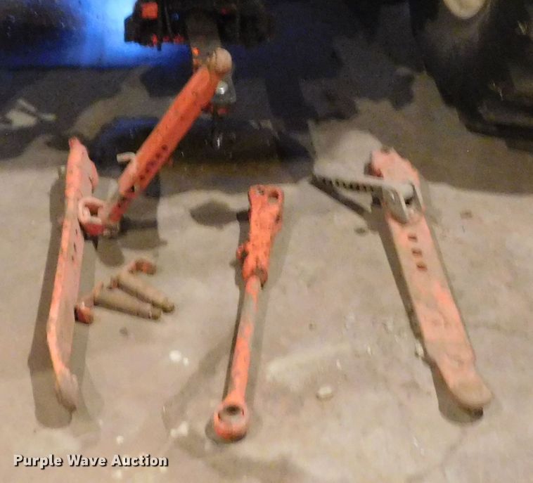 image for item LB9910 2000 New Holland TS100  tractor