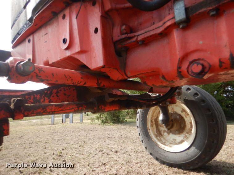 image for item LB9911 2000 New Holland TS100  tractor