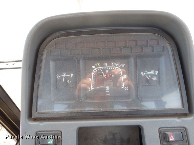 image for item LB9911 2000 New Holland TS100  tractor