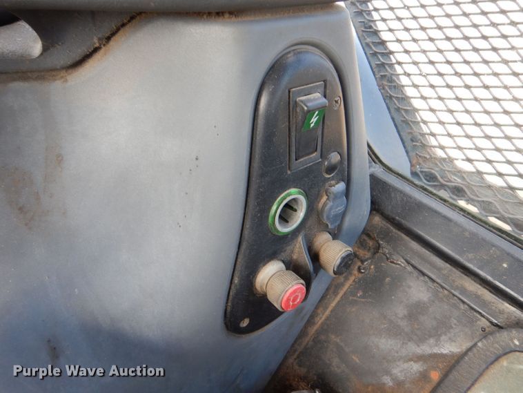 image for item LB9911 2000 New Holland TS100  tractor