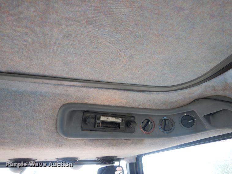 image for item LB9911 2000 New Holland TS100  tractor