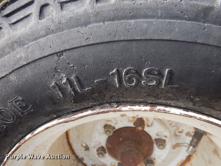 image for item LB9911 2000 New Holland TS100  tractor