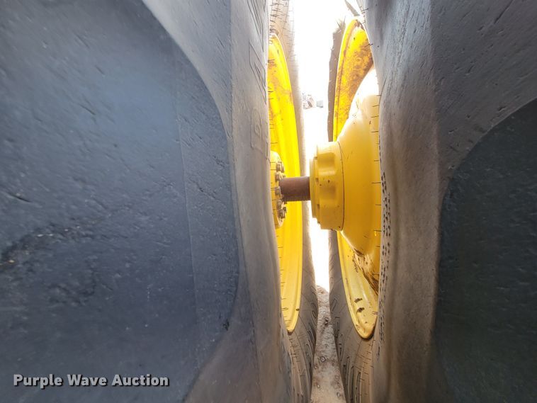 image for item LG9317 2012 John Deere 9360R  4WD tractor