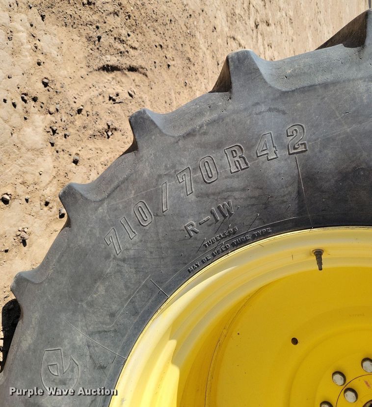 image for item LG9319 2011 John Deere 9430  4WD tractor