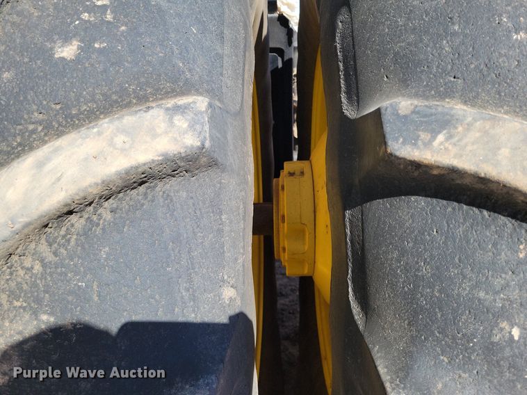 image for item LG9319 2011 John Deere 9430  4WD tractor