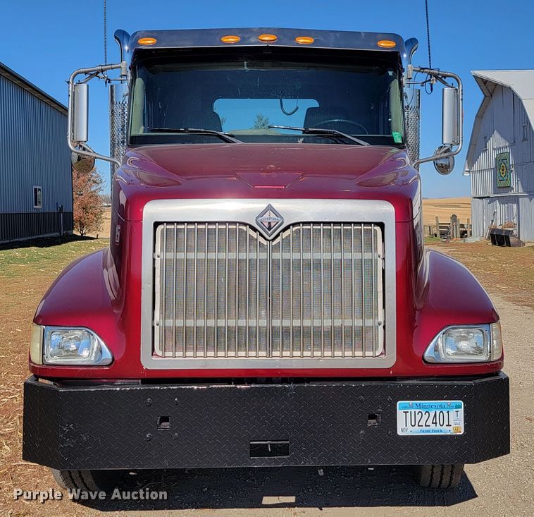 image for item LL9674 2005 International 9200i  semi truck