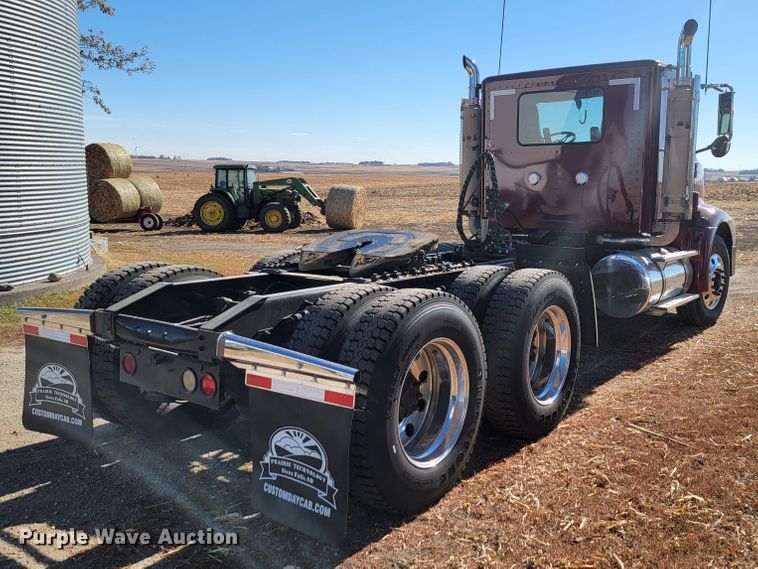 image for item LL9674 2005 International 9200i  semi truck