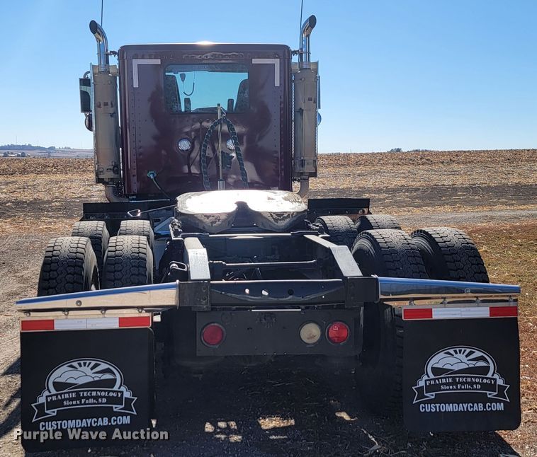 image for item LL9674 2005 International 9200i  semi truck