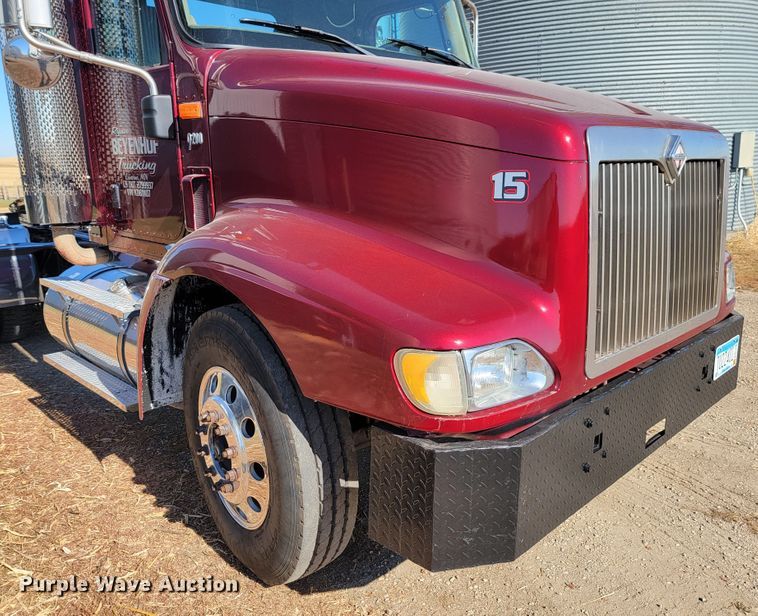 image for item LL9674 2005 International 9200i  semi truck