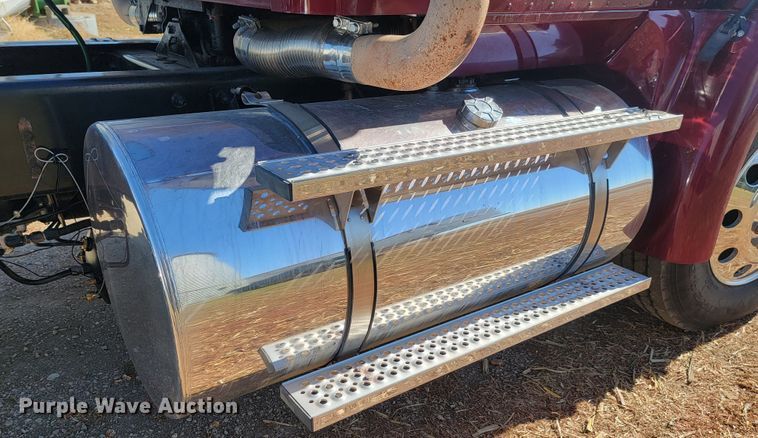 image for item LL9674 2005 International 9200i  semi truck