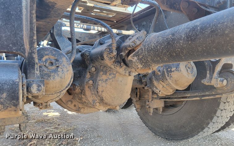 image for item LL9674 2005 International 9200i  semi truck