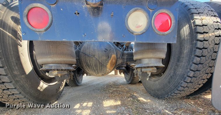 image for item LL9674 2005 International 9200i  semi truck