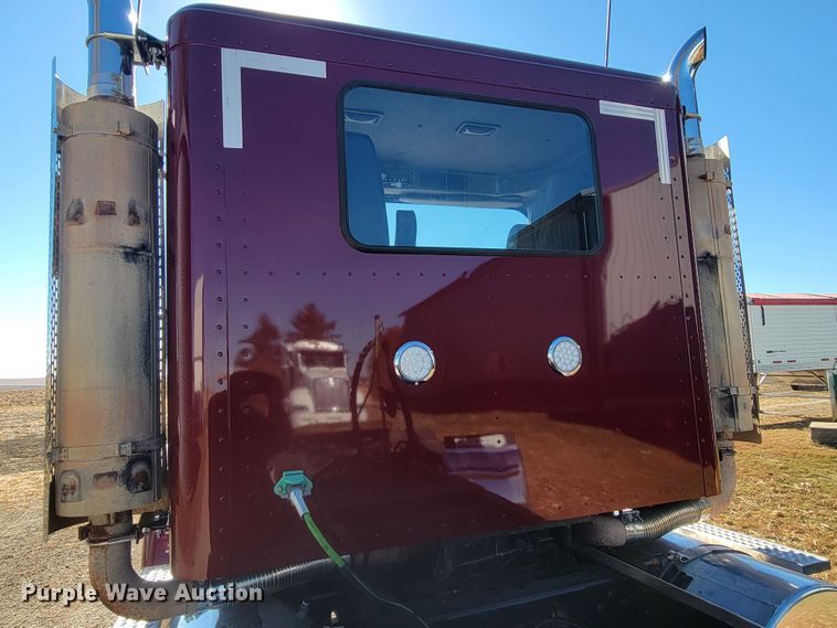 image for item LL9674 2005 International 9200i  semi truck