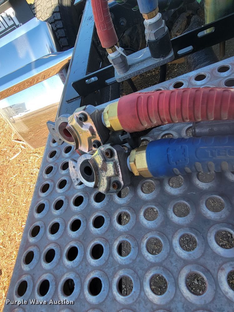 image for item LL9674 2005 International 9200i  semi truck