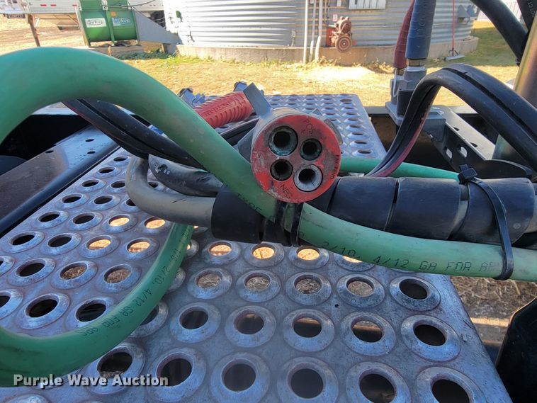 image for item LL9674 2005 International 9200i  semi truck