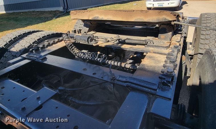 image for item LL9674 2005 International 9200i  semi truck