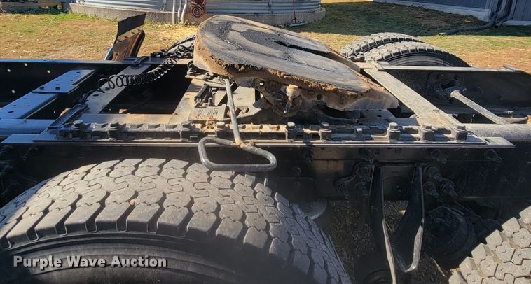 image for item LL9674 2005 International 9200i  semi truck