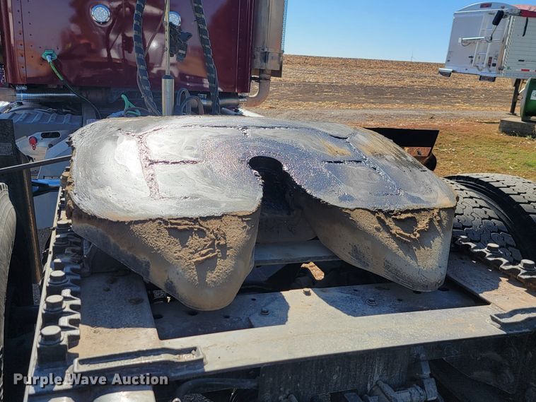 image for item LL9674 2005 International 9200i  semi truck