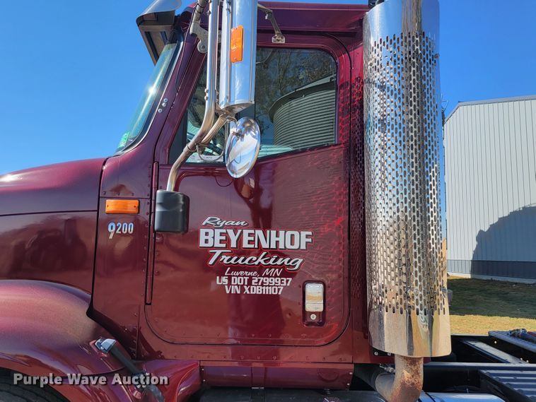 image for item LL9674 2005 International 9200i  semi truck