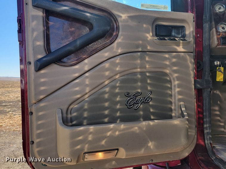 image for item LL9674 2005 International 9200i  semi truck