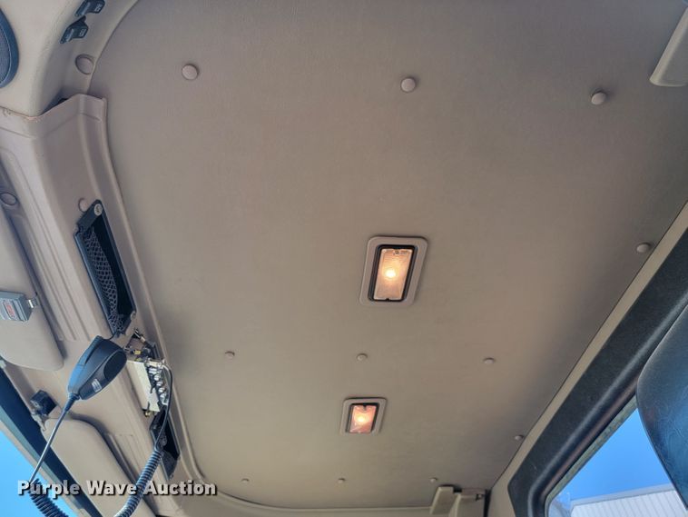 image for item LL9674 2005 International 9200i  semi truck