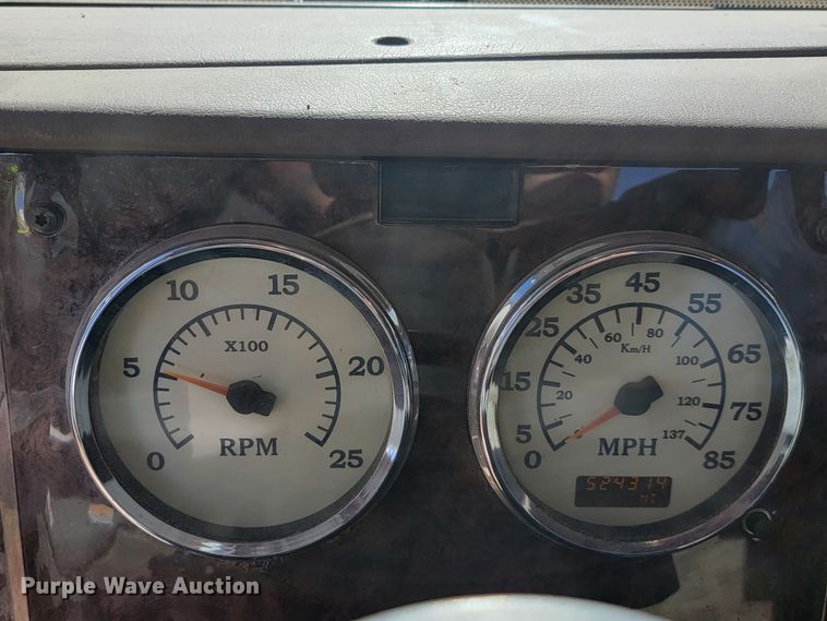 image for item LL9674 2005 International 9200i  semi truck