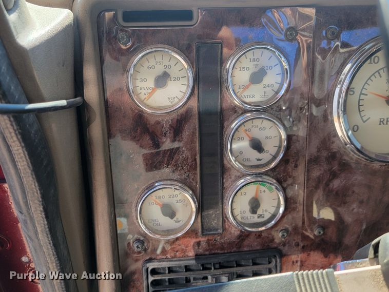 image for item LL9674 2005 International 9200i  semi truck