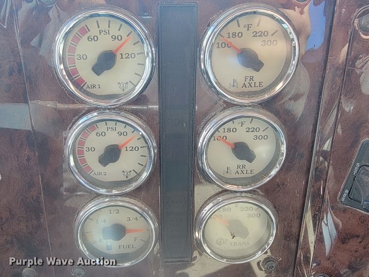 image for item LL9674 2005 International 9200i  semi truck