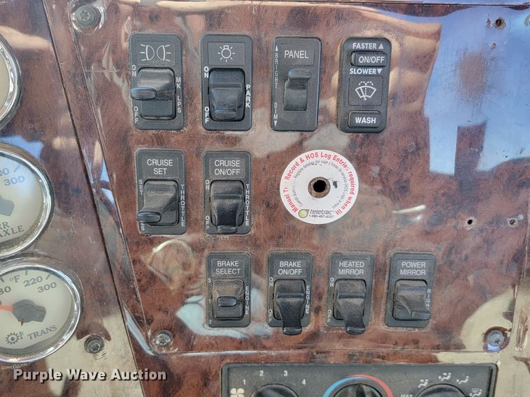 image for item LL9674 2005 International 9200i  semi truck