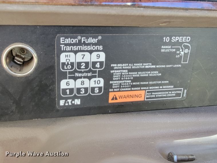 image for item LL9674 2005 International 9200i  semi truck