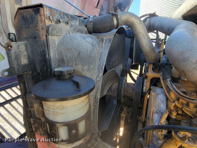 image for item LL9674 2005 International 9200i  semi truck