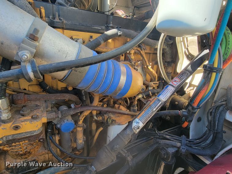 image for item LL9674 2005 International 9200i  semi truck