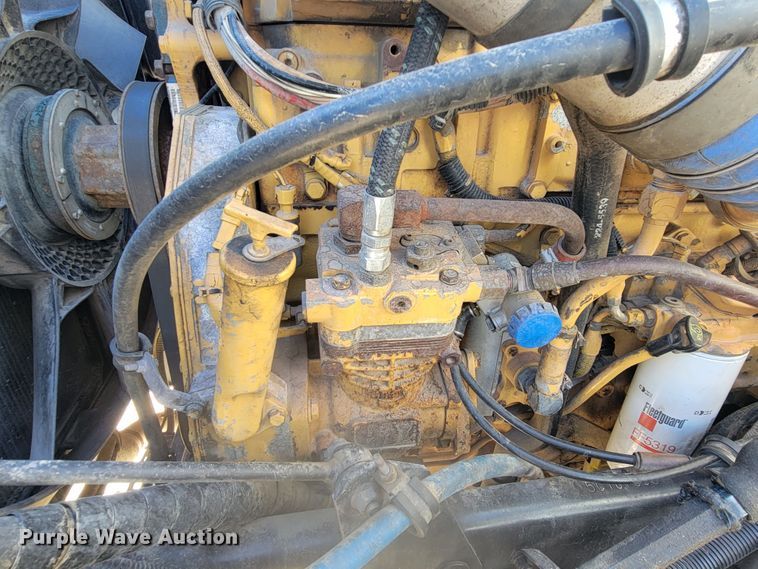 image for item LL9674 2005 International 9200i  semi truck