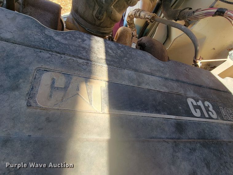 image for item LL9674 2005 International 9200i  semi truck