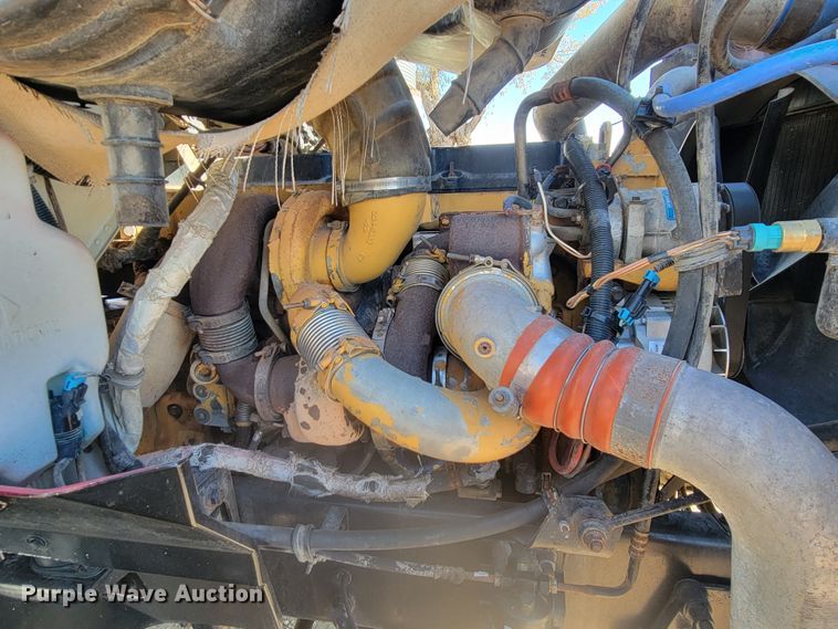 image for item LL9674 2005 International 9200i  semi truck