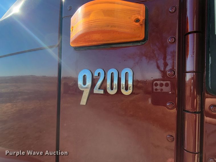 image for item LL9674 2005 International 9200i  semi truck