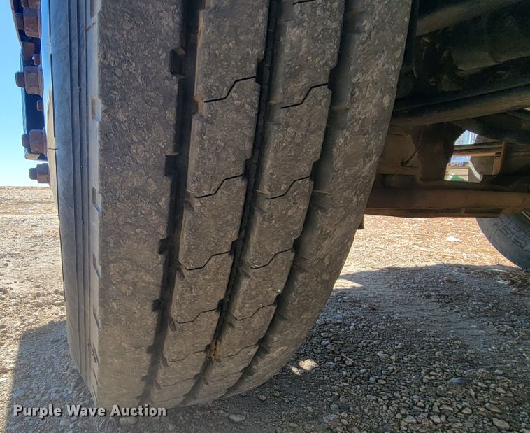 image for item LL9674 2005 International 9200i  semi truck