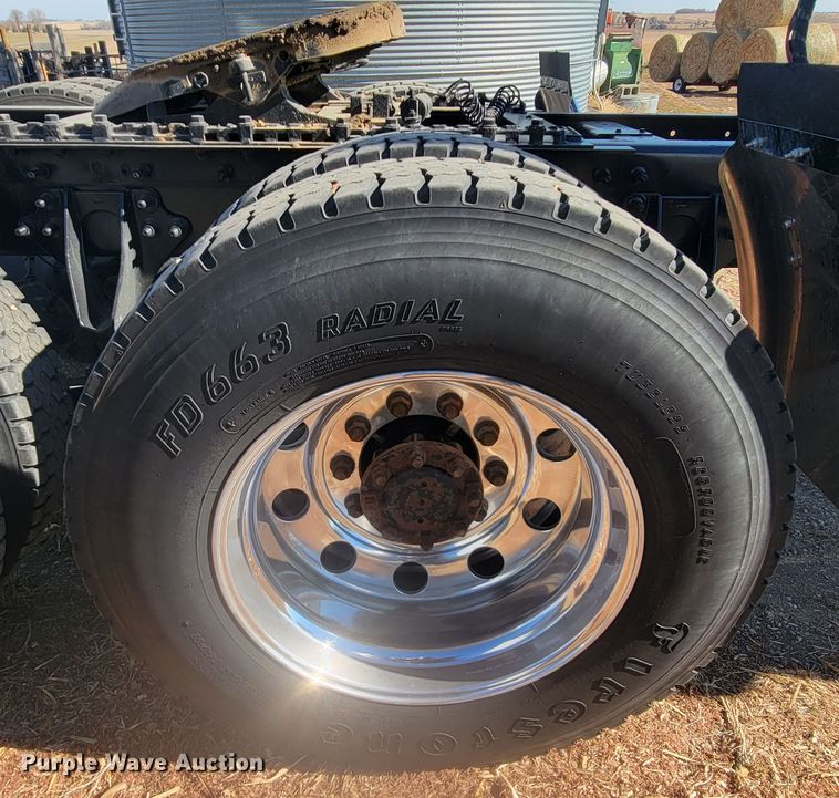 image for item LL9674 2005 International 9200i  semi truck