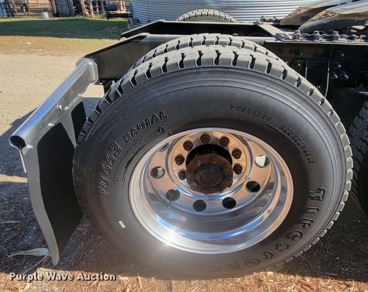 image for item LL9674 2005 International 9200i  semi truck