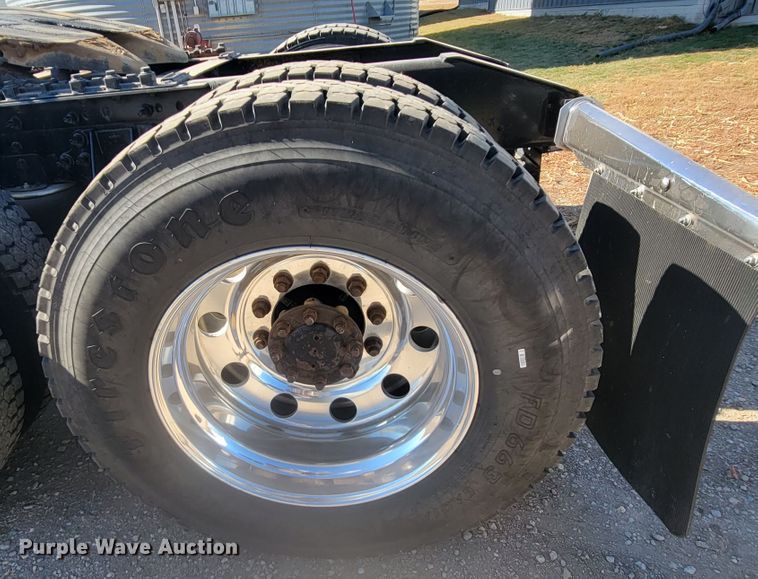 image for item LL9674 2005 International 9200i  semi truck