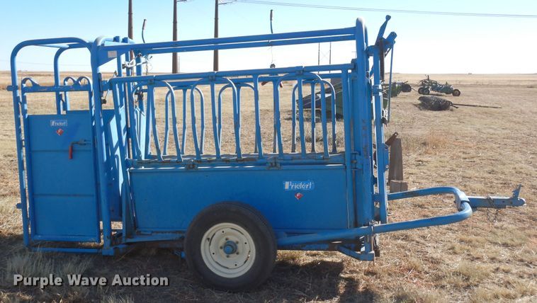 image for item LN9793 Priefert 85  squeeze chute