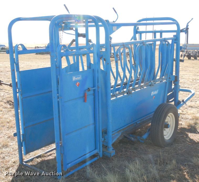 image for item LN9793 Priefert 85  squeeze chute